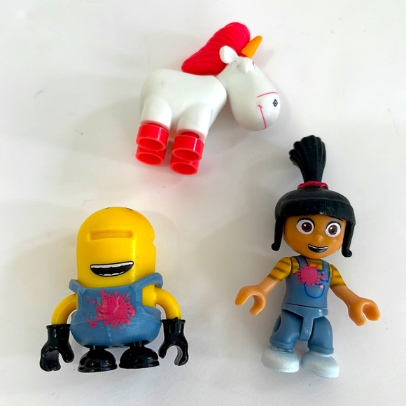 Minions LOT Lego Size Small Toys - Picture 1 of 5